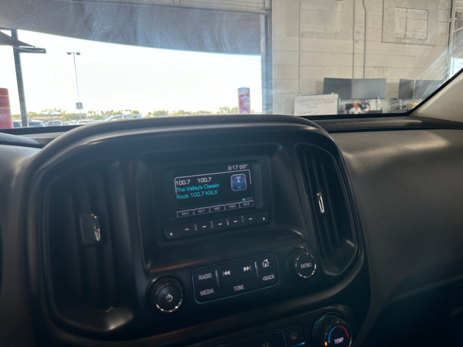 Thumbnail: 2017 Chevrolet Colorado - 3