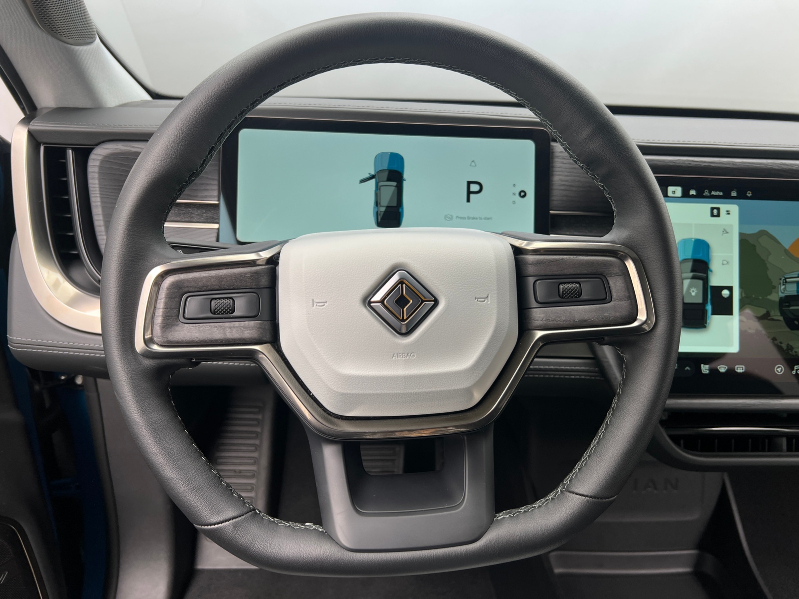 Thumbnail: 2025 Rivian R1S - 4