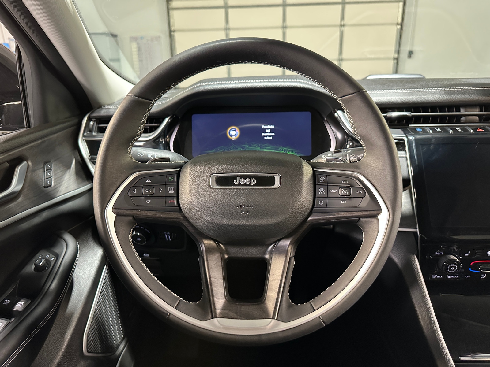 Thumbnail: 2023 Jeep Grand Cherokee - 4