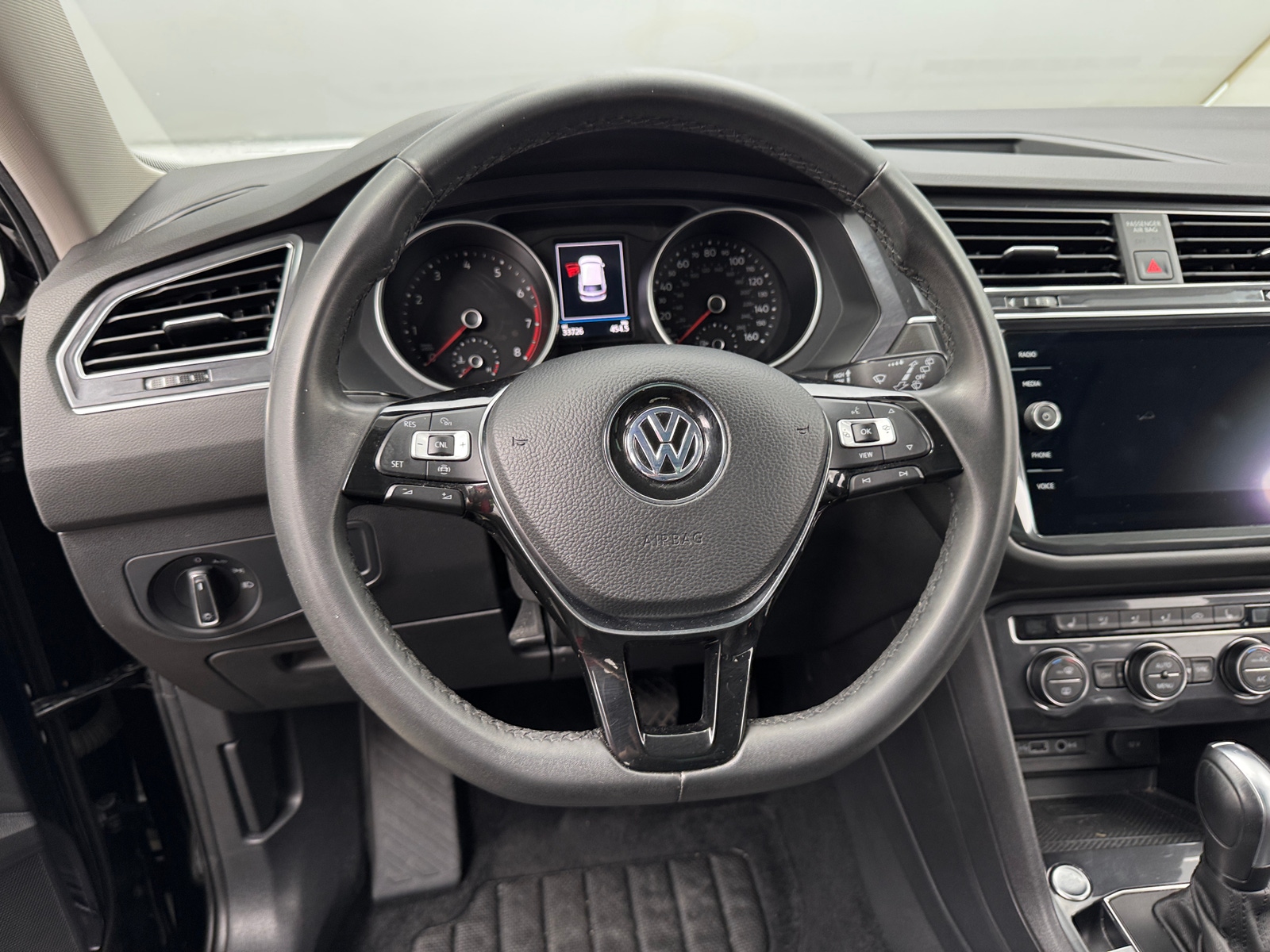 Thumbnail: 2020 Volkswagen Tiguan - 4