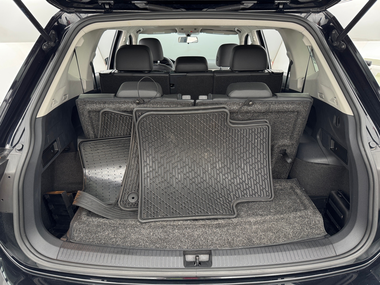 Thumbnail: 2020 Volkswagen Tiguan - 6