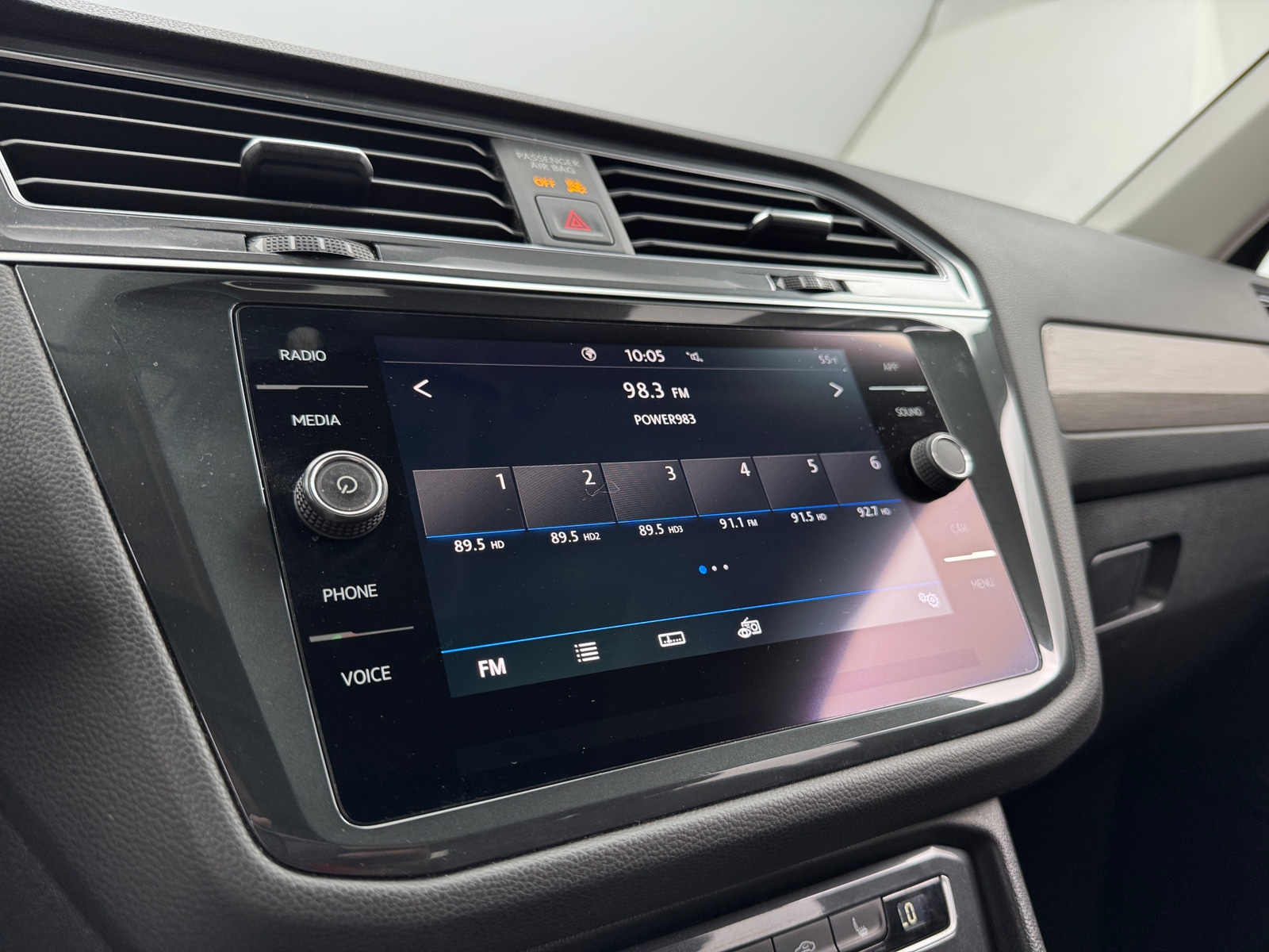 Thumbnail: 2020 Volkswagen Tiguan - 3