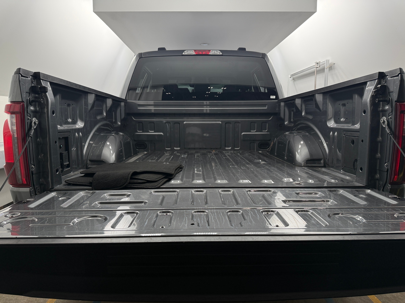 Thumbnail: 2025 Ford Econoline - 7