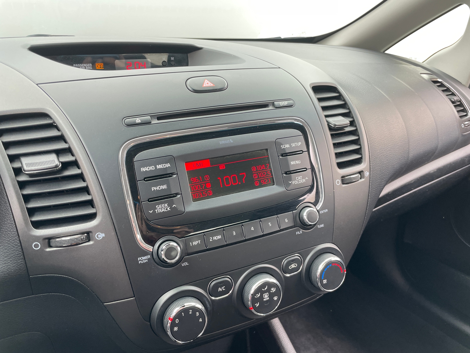 Thumbnail: 2017 Kia Forte - 4