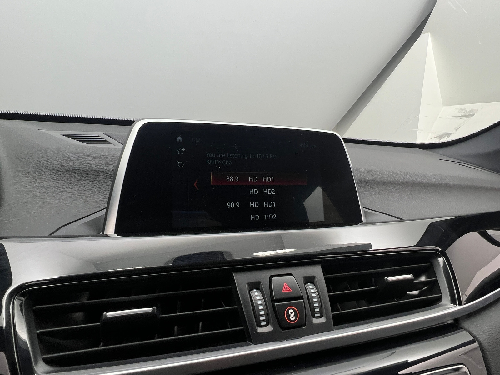 Thumbnail: 2019 BMW X1 - 3