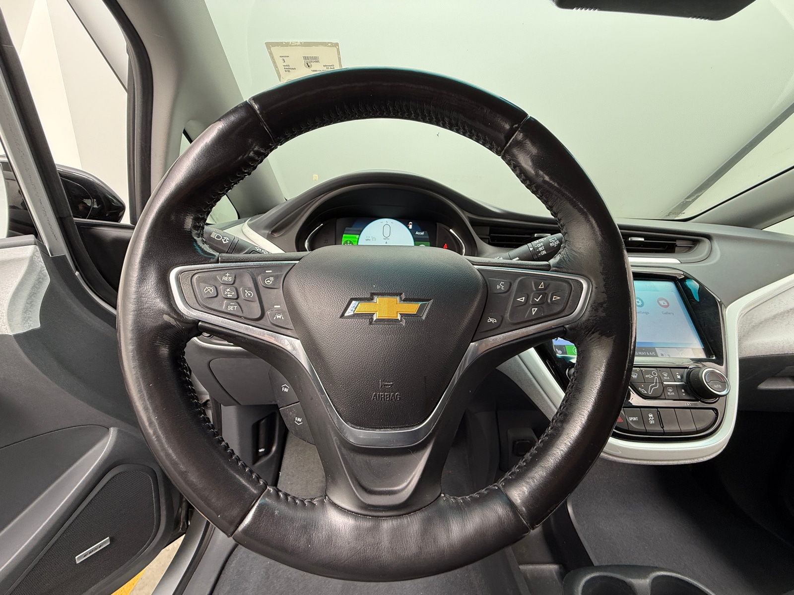 Thumbnail: 2018 Chevrolet Bolt EV - 4