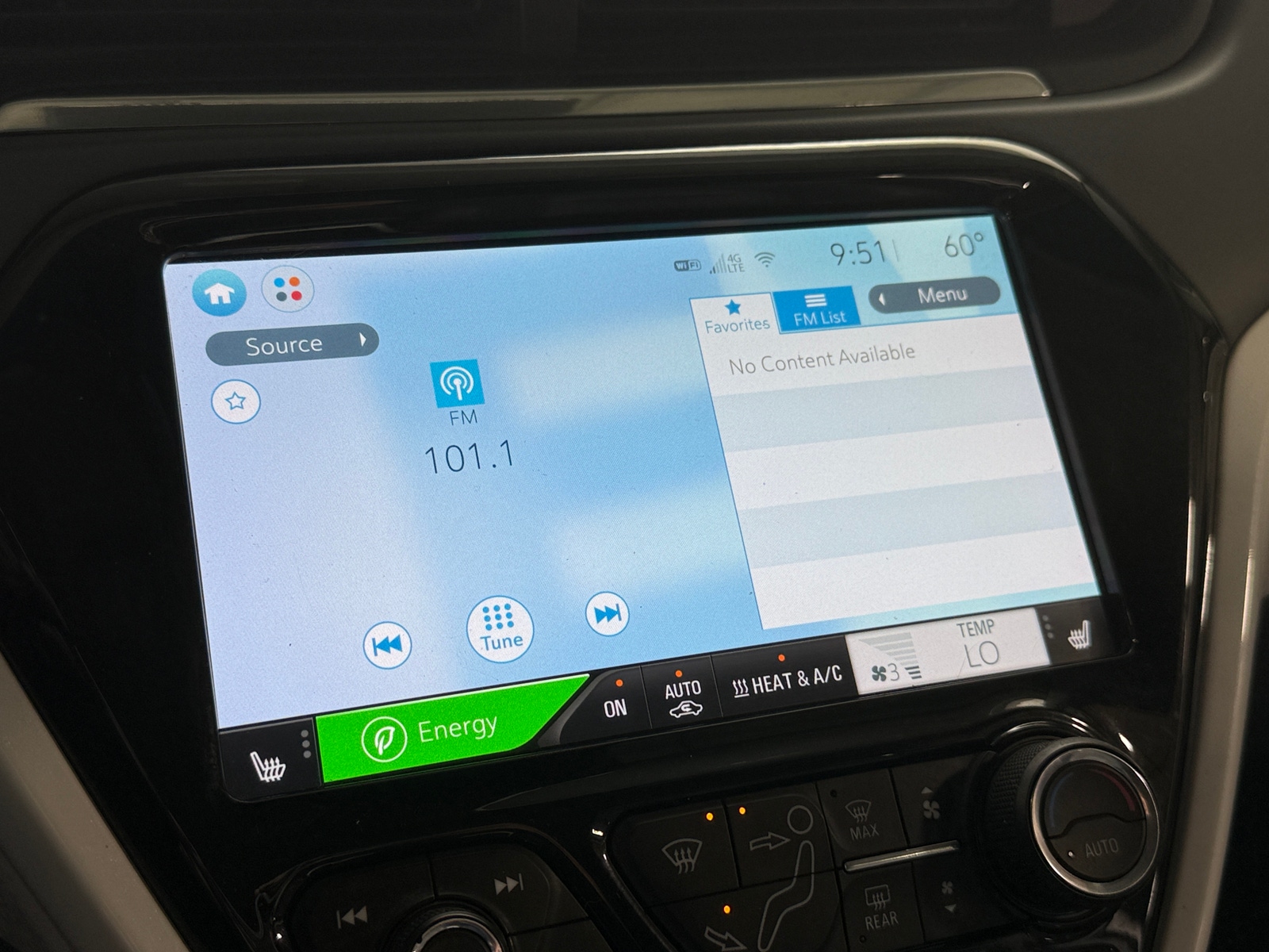 Thumbnail: 2018 Chevrolet Bolt EV - 3