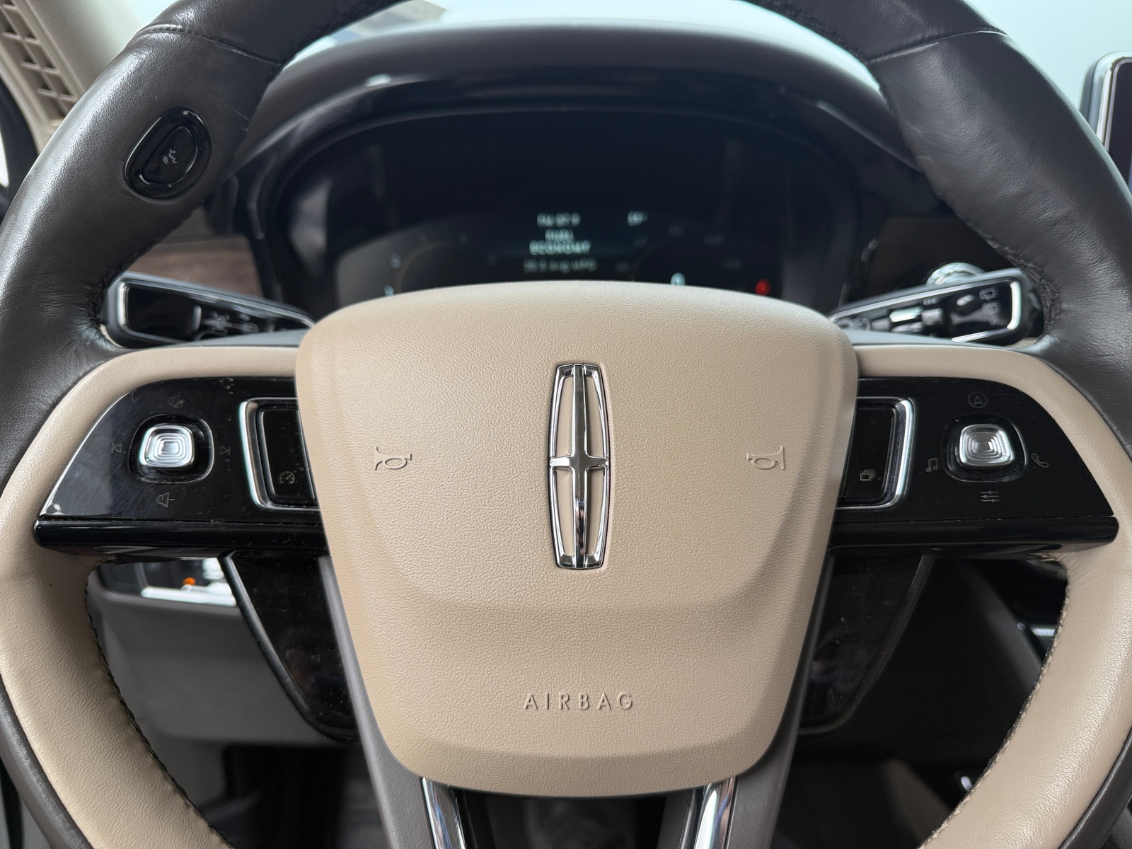 Thumbnail: 2022 Lincoln Corsair - 4