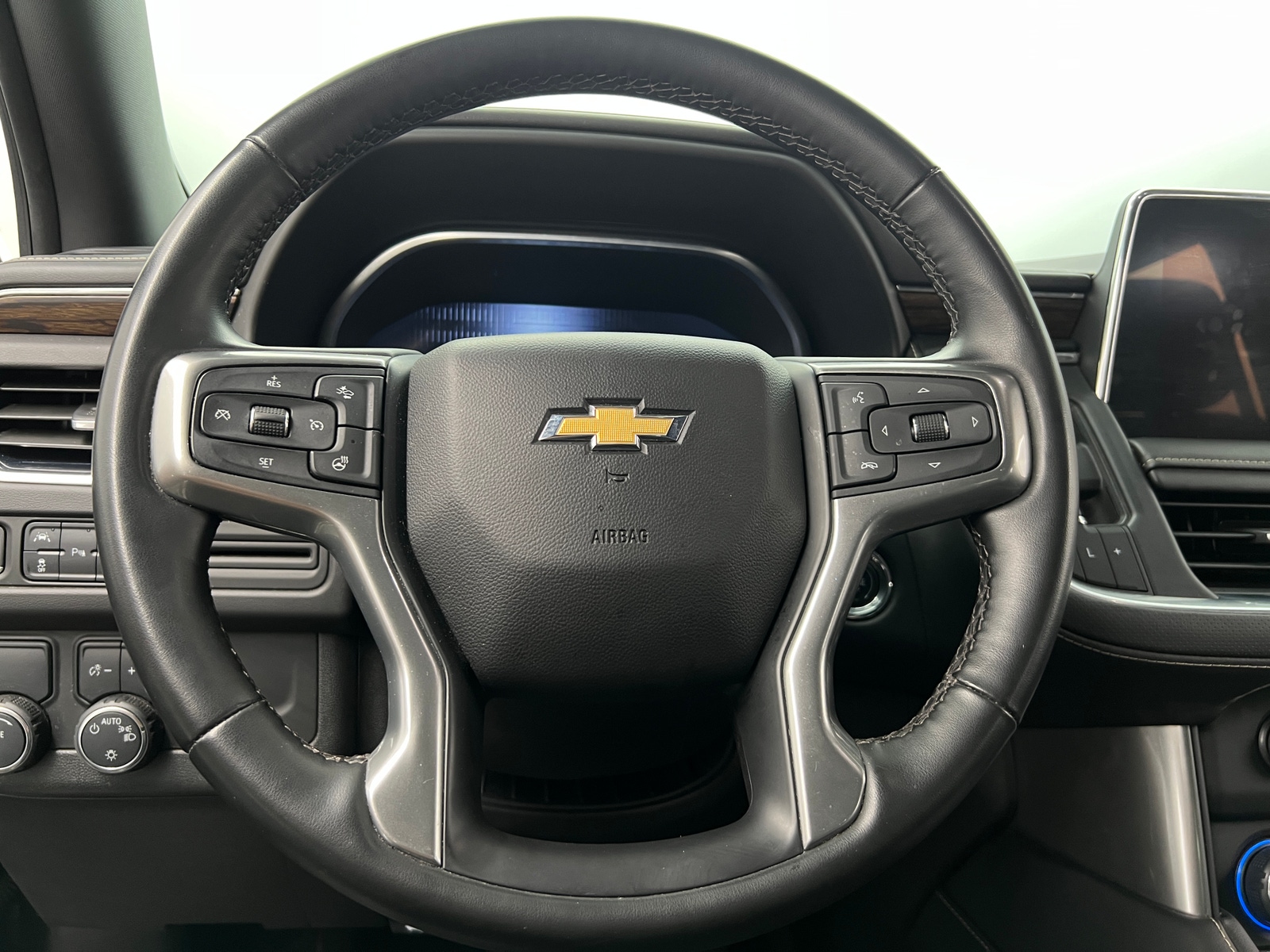 Thumbnail: 2023 Chevrolet Suburban - 4