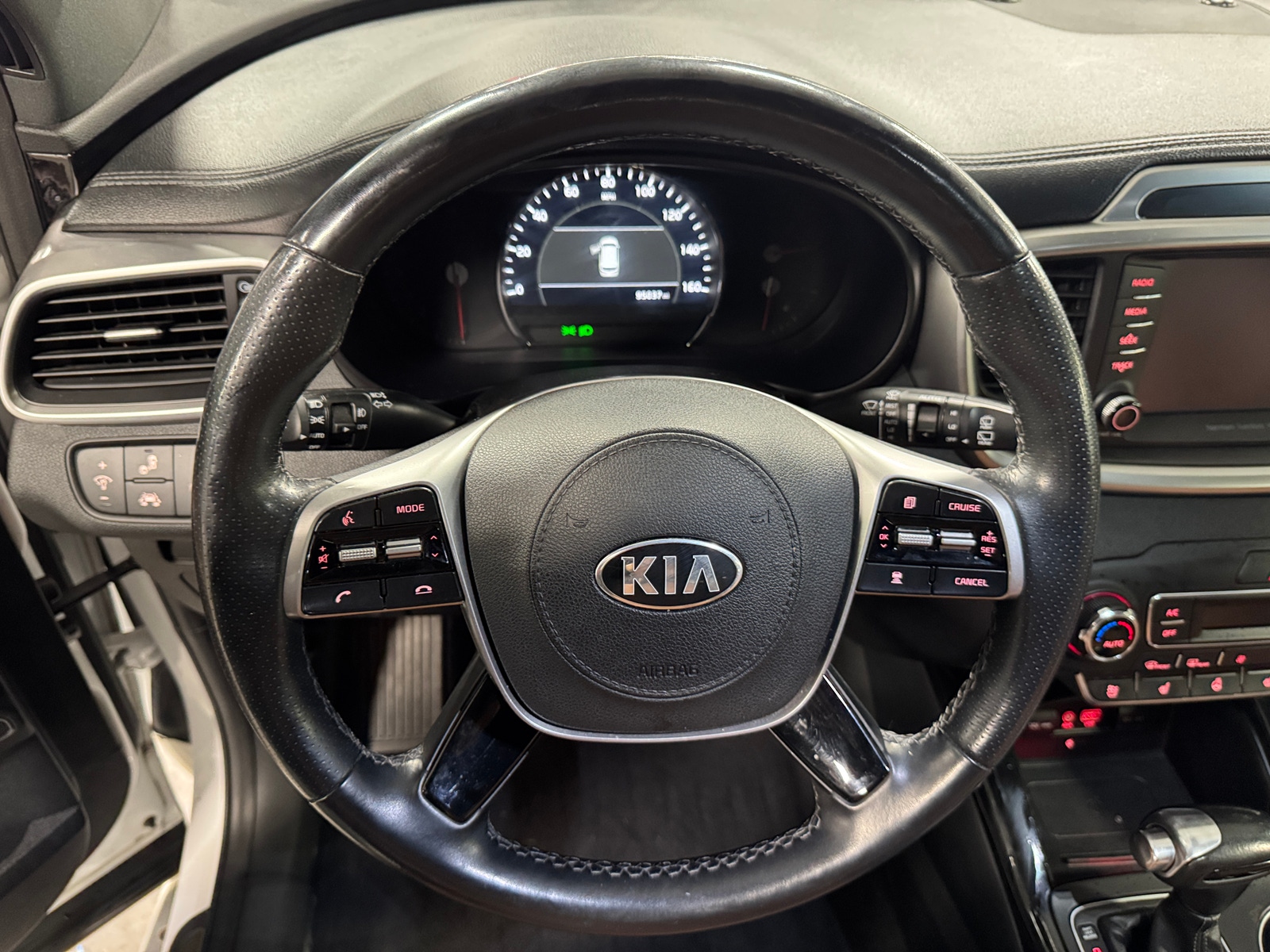 Thumbnail: 2019 Kia Sorento - 4