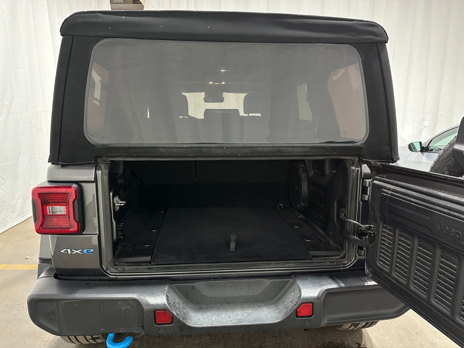 Thumbnail: 2022 Jeep Wrangler - 6