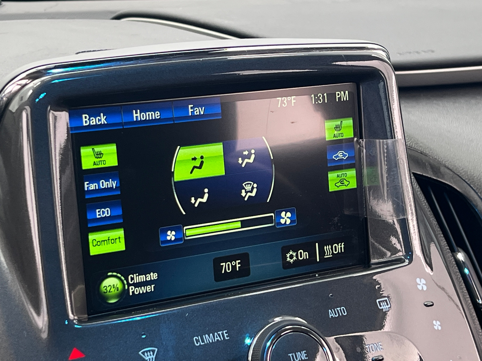 Thumbnail: 2015 Chevrolet Volt - 3