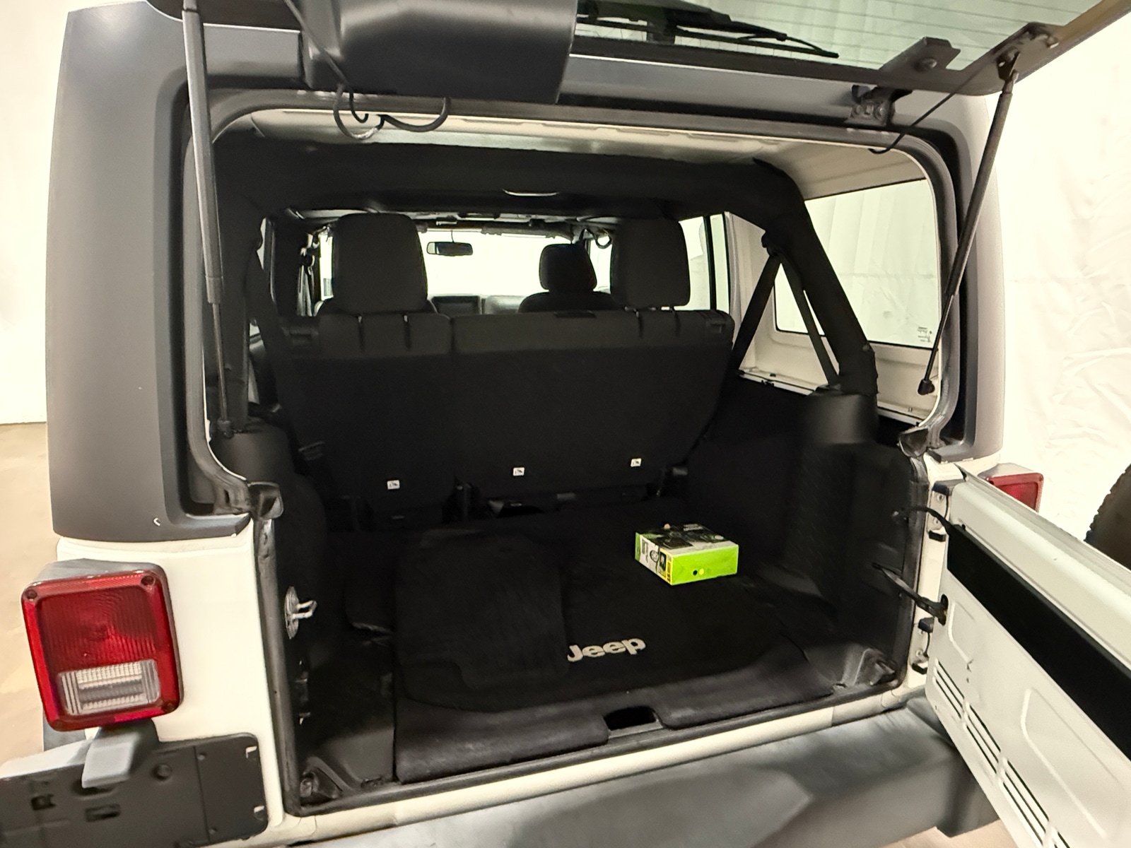 Thumbnail: 2017 Jeep Wrangler - 7