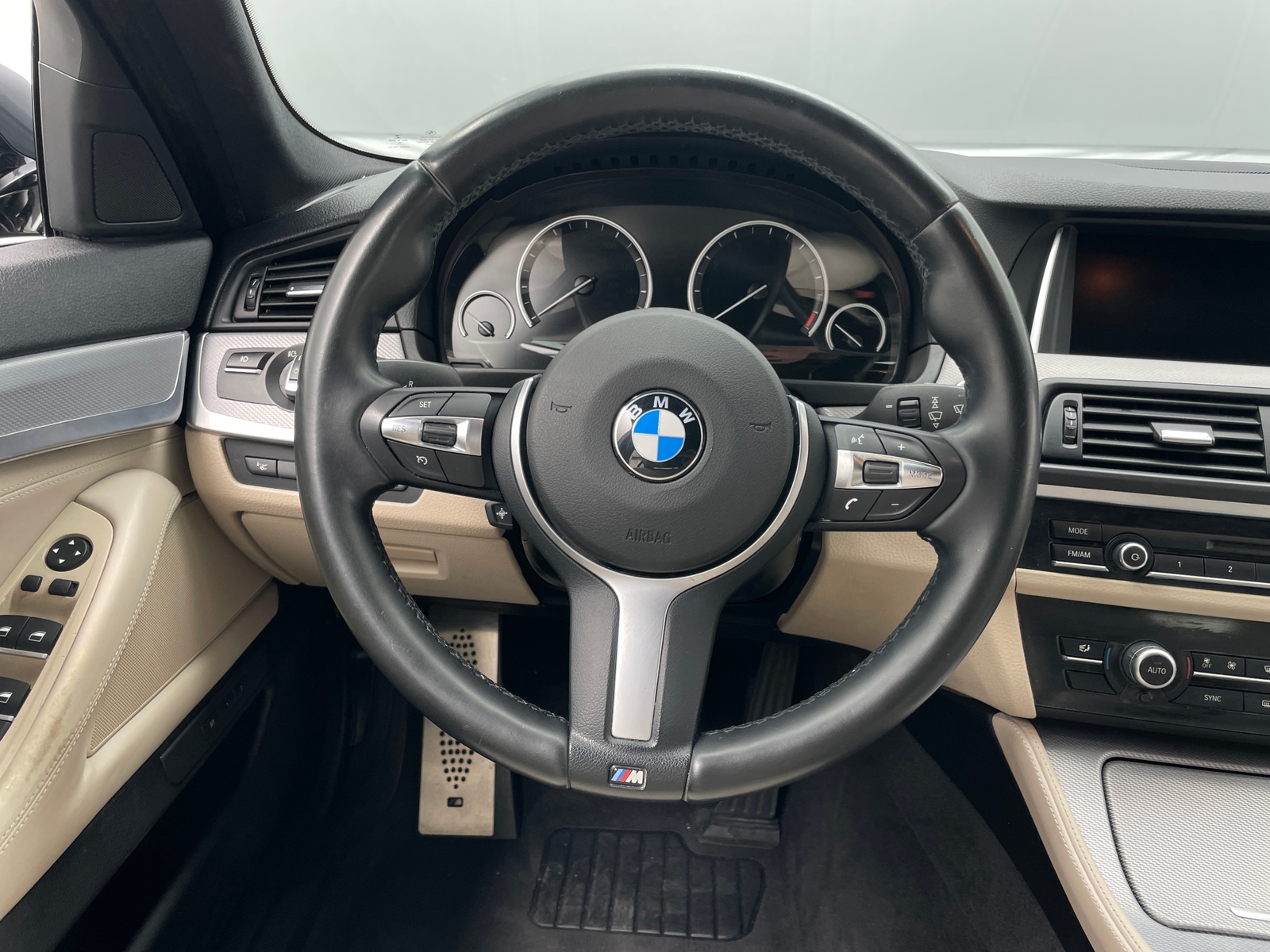 Thumbnail: 2015 BMW 5 Series - 4