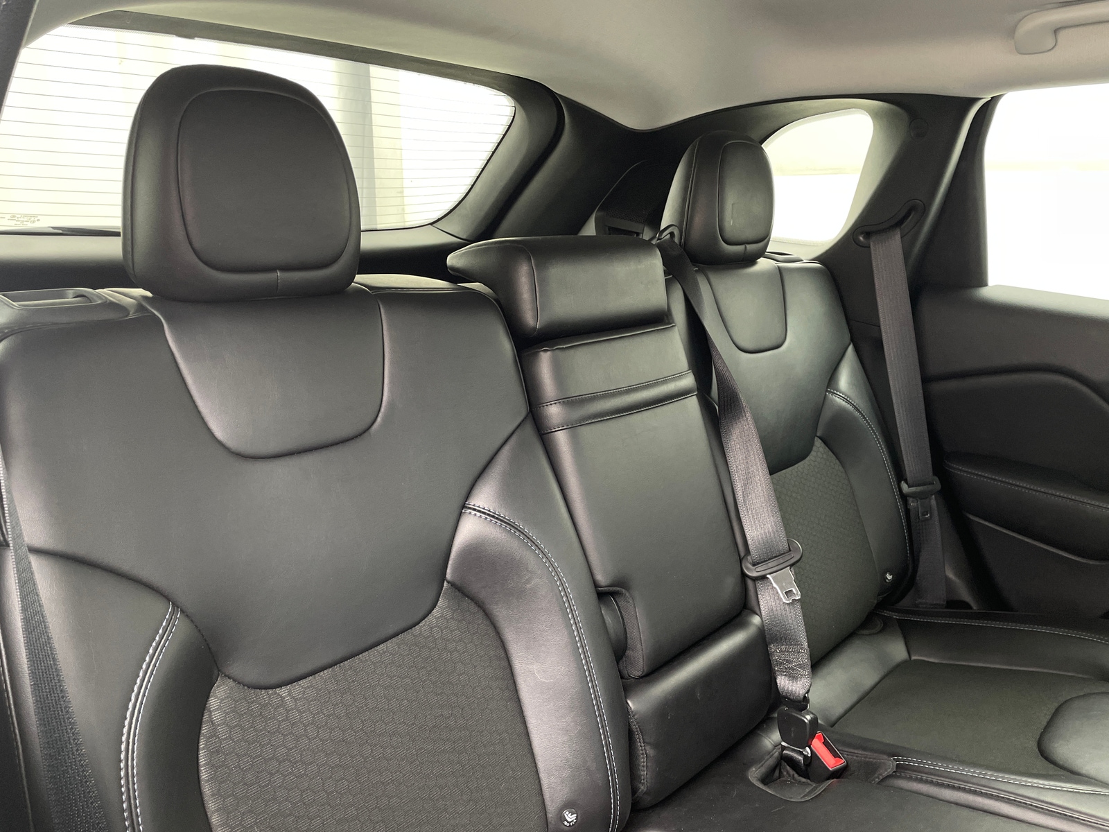 Thumbnail: 2019 Jeep Cherokee - 6