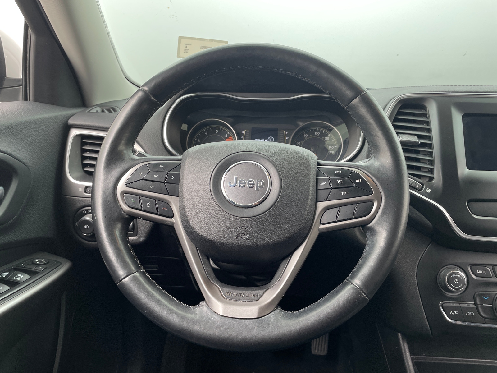 Thumbnail: 2019 Jeep Cherokee - 5