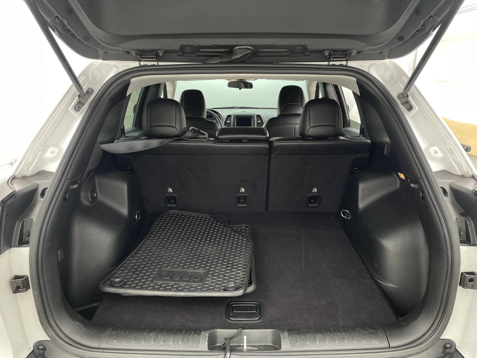 Thumbnail: 2019 Jeep Cherokee - 7