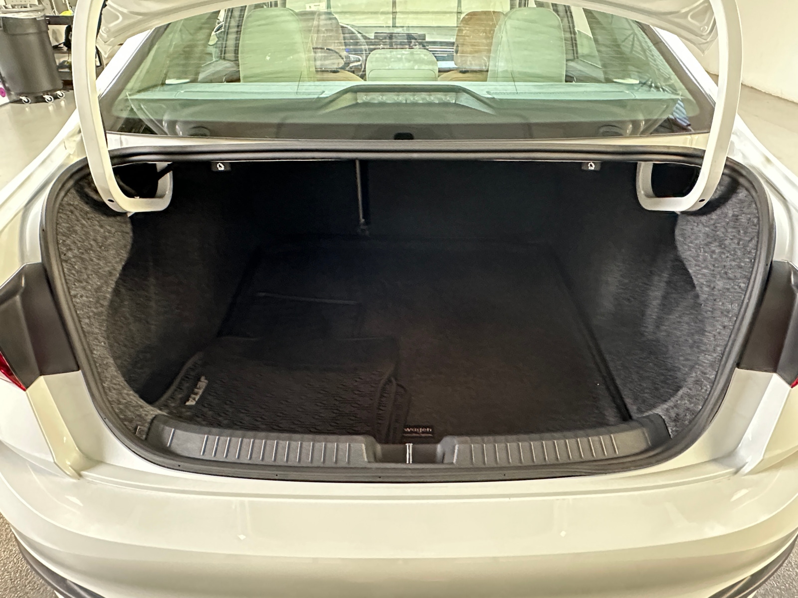 Thumbnail: 2025 Volkswagen Jetta - 6