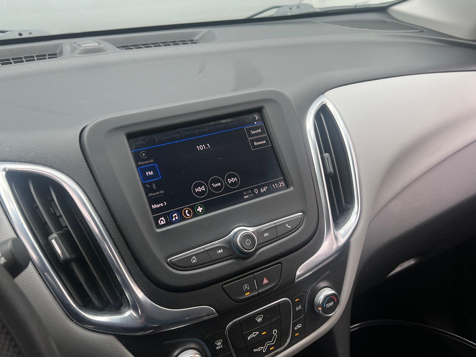 Thumbnail: 2022 Chevrolet Equinox - 4