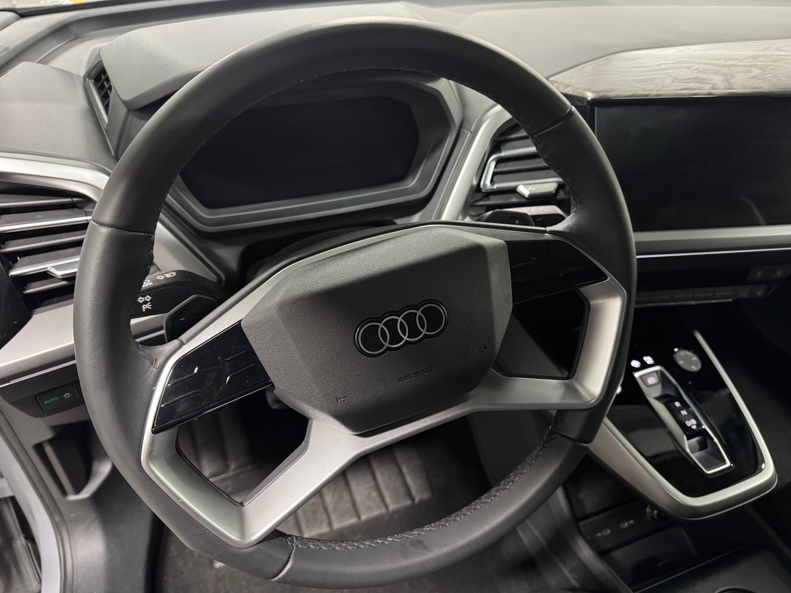 Thumbnail: 2025 Audi Q4 e-tron - 4