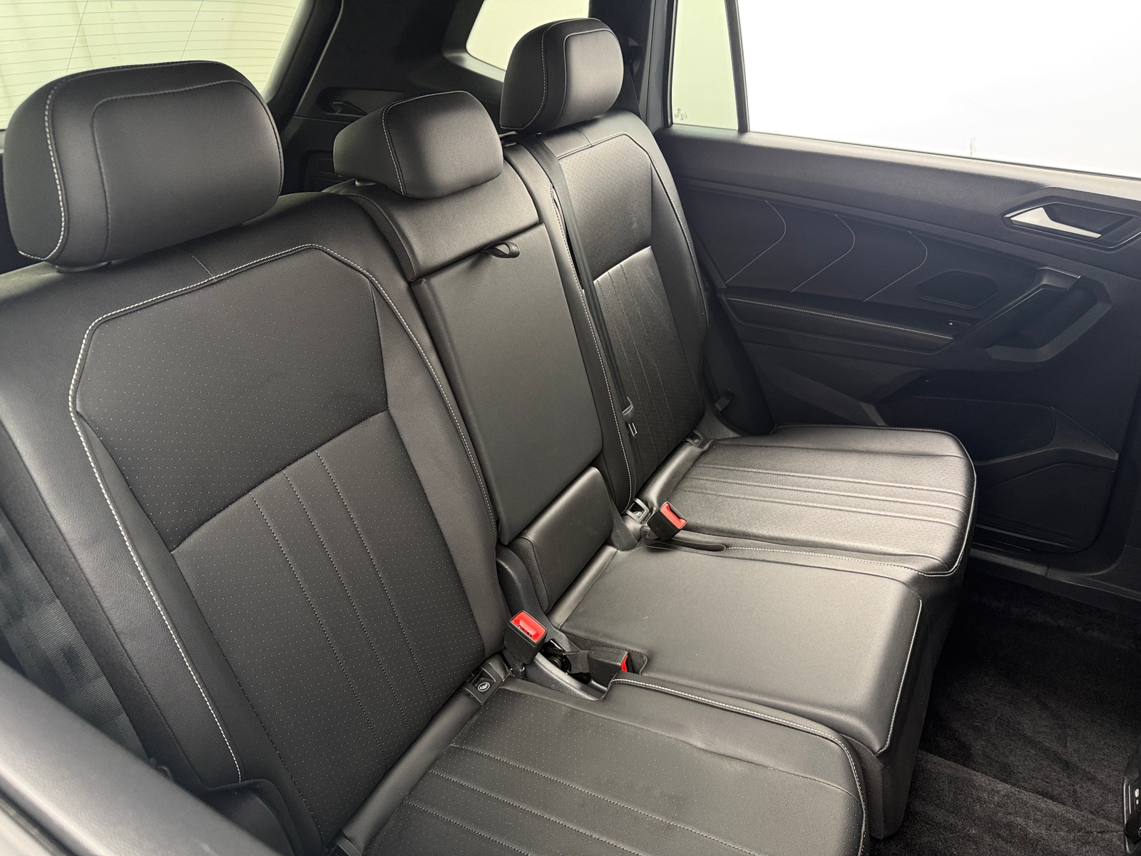 Thumbnail: 2023 Volkswagen Tiguan - 5