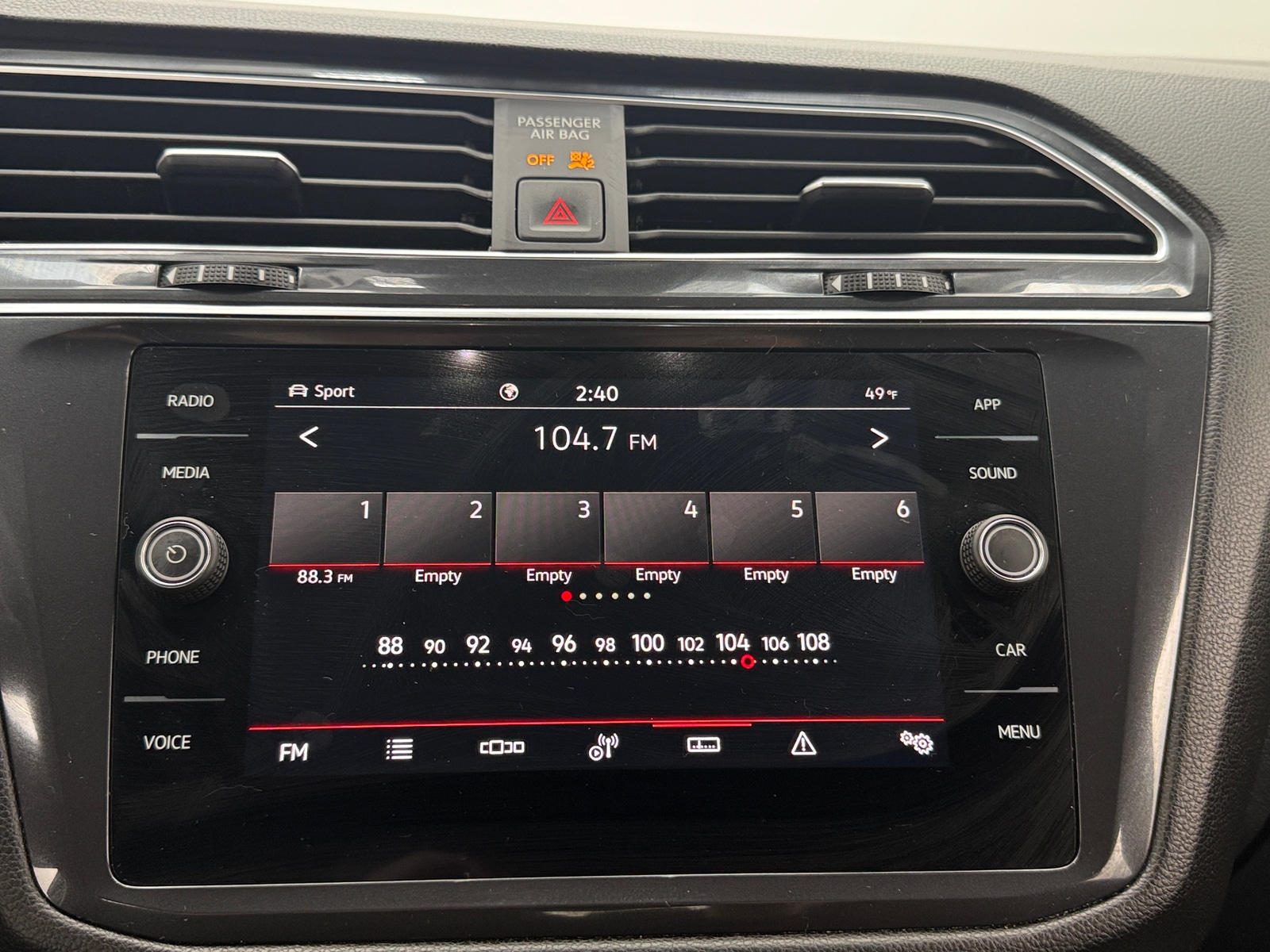 Thumbnail: 2023 Volkswagen Tiguan - 3