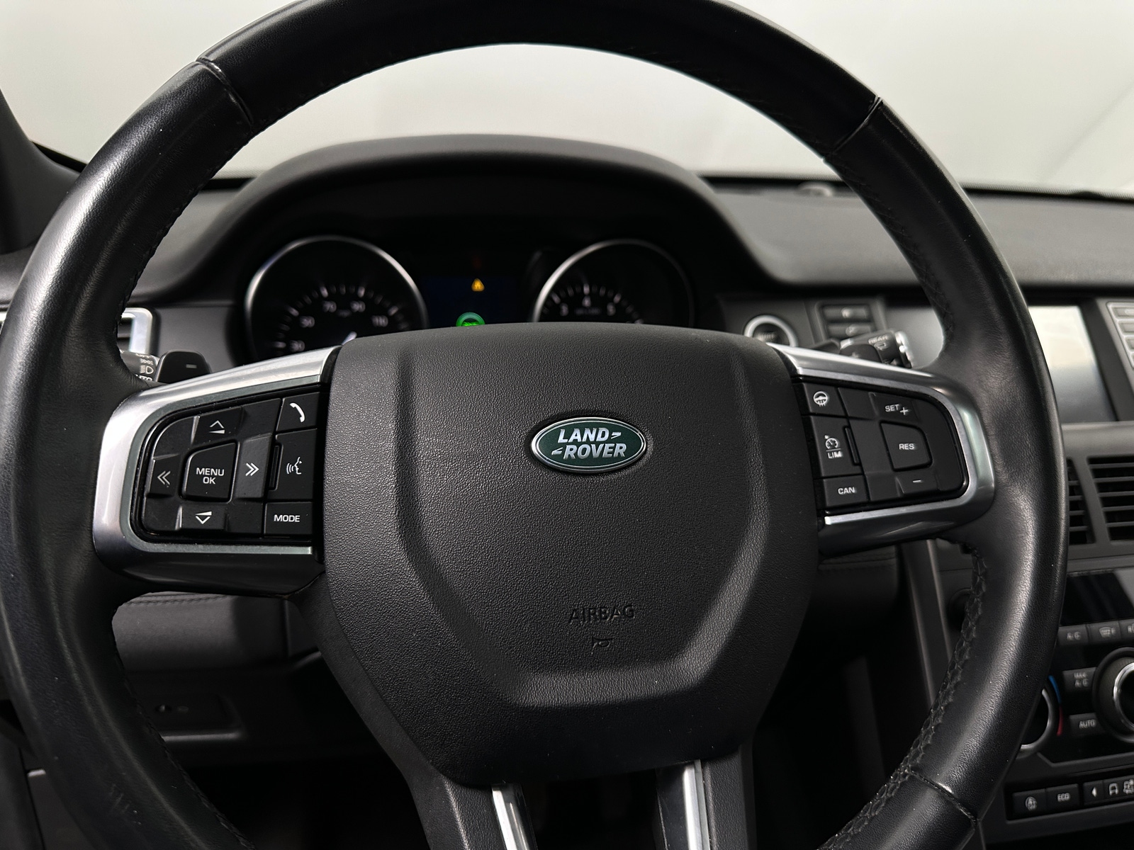 Thumbnail: 2019 Land Rover Discovery Sport - 4