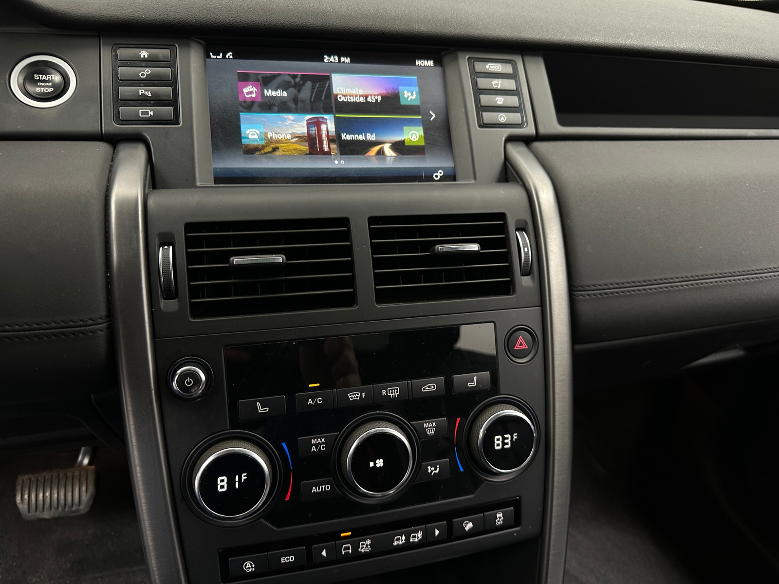 Thumbnail: 2019 Land Rover Discovery Sport - 3