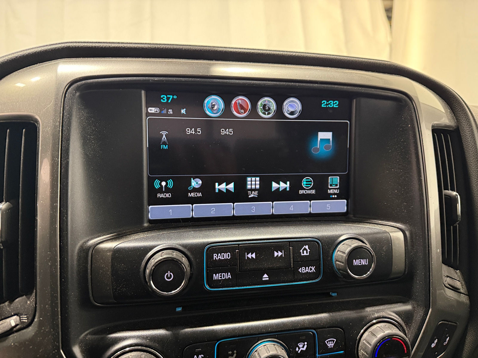 Thumbnail: 2018 Chevrolet Silverado 1500 - 3