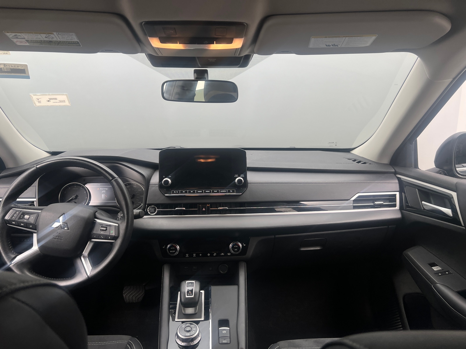 Thumbnail: 2024 Mitsubishi Outlander - 3