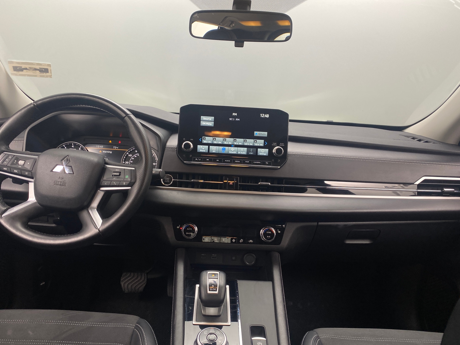 Thumbnail: 2024 Mitsubishi Outlander - 2