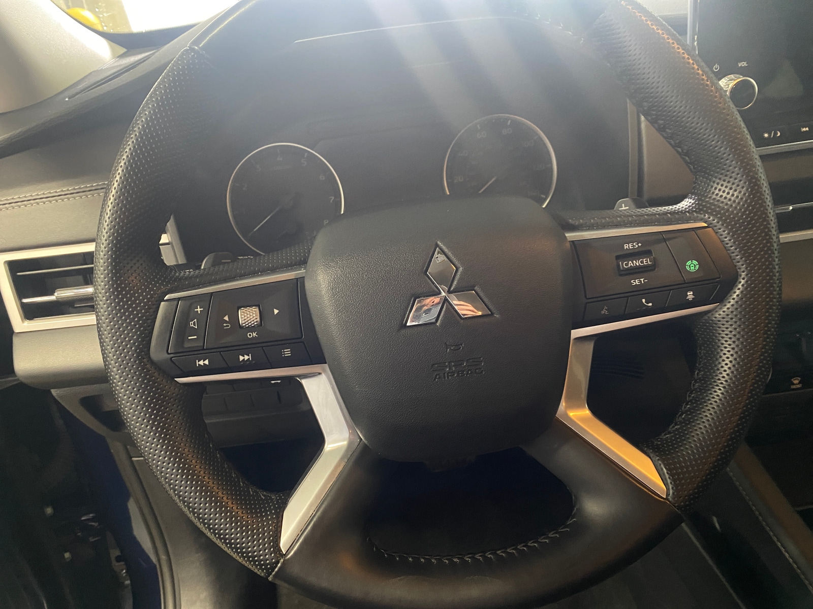 Thumbnail: 2024 Mitsubishi Outlander - 4