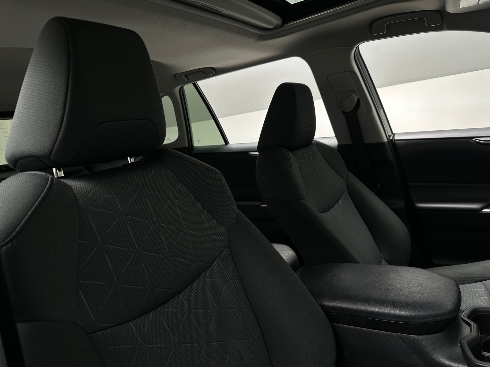 Thumbnail: 2022 Toyota RAV4 - 2