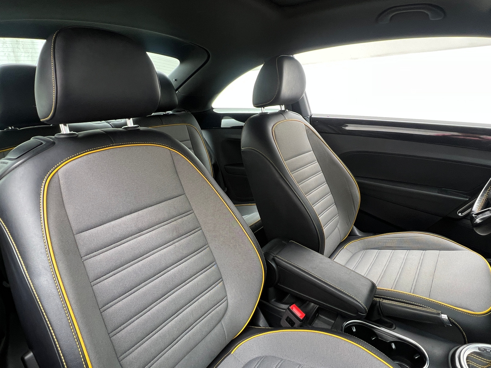 Thumbnail: 2018 Volkswagen Beetle - 2