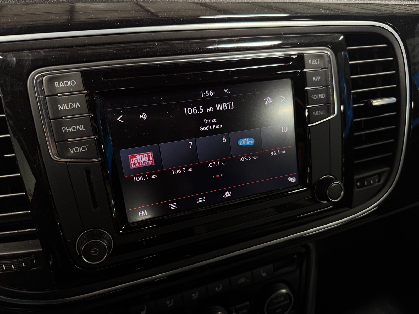 Thumbnail: 2018 Volkswagen Beetle - 4