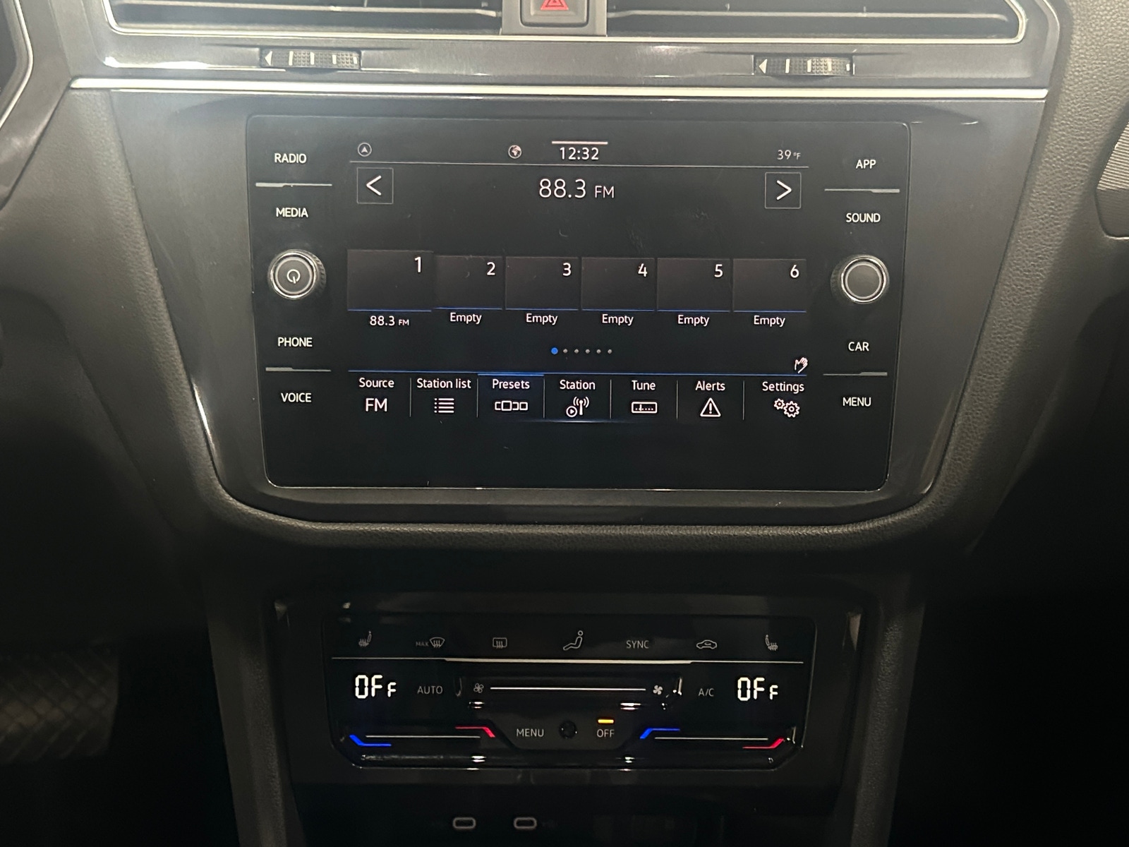 Thumbnail: 2024 Volkswagen Tiguan - 3