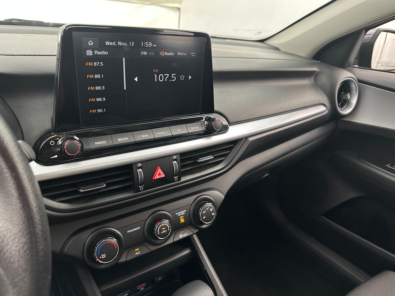 Thumbnail: 2024 Kia Forte - 4