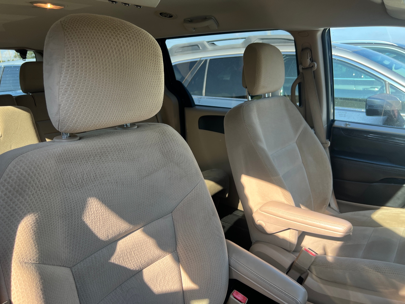 Thumbnail: 2016 Dodge Grand Caravan - 2