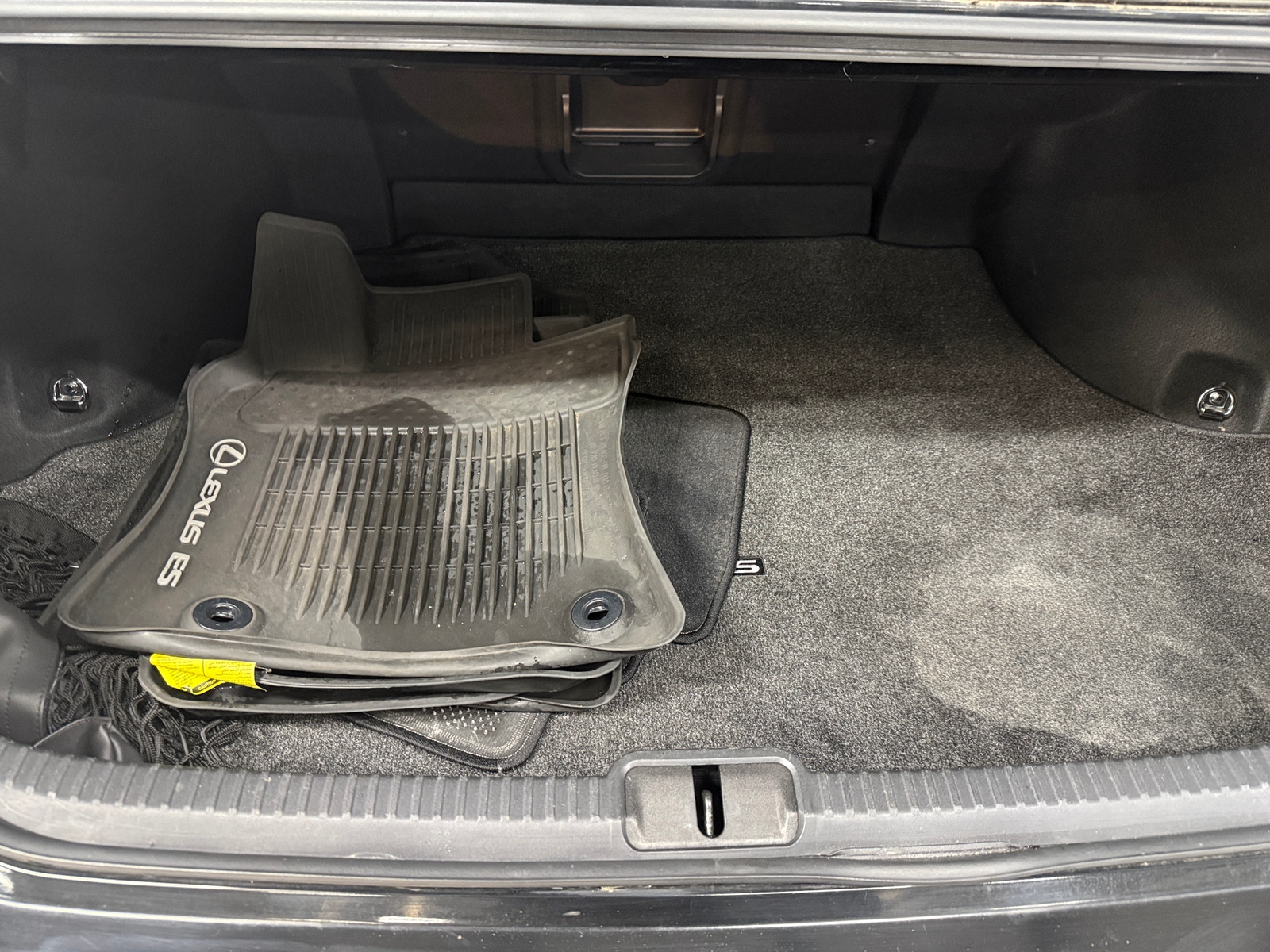 Thumbnail: 2020 Lexus ES - 6