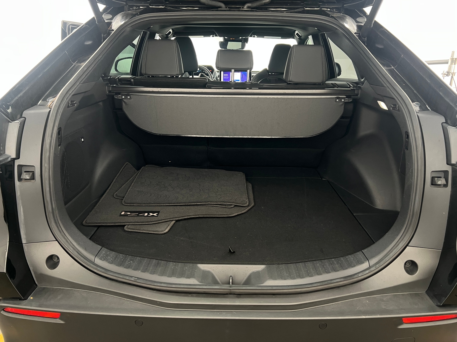 Thumbnail: 2023 Toyota bZ4X - 6