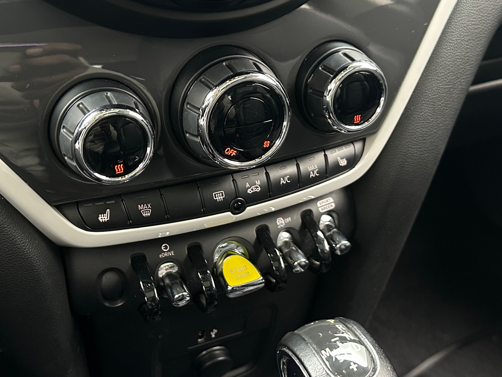 Thumbnail: 2019 MINI Cooper Countryman - 3