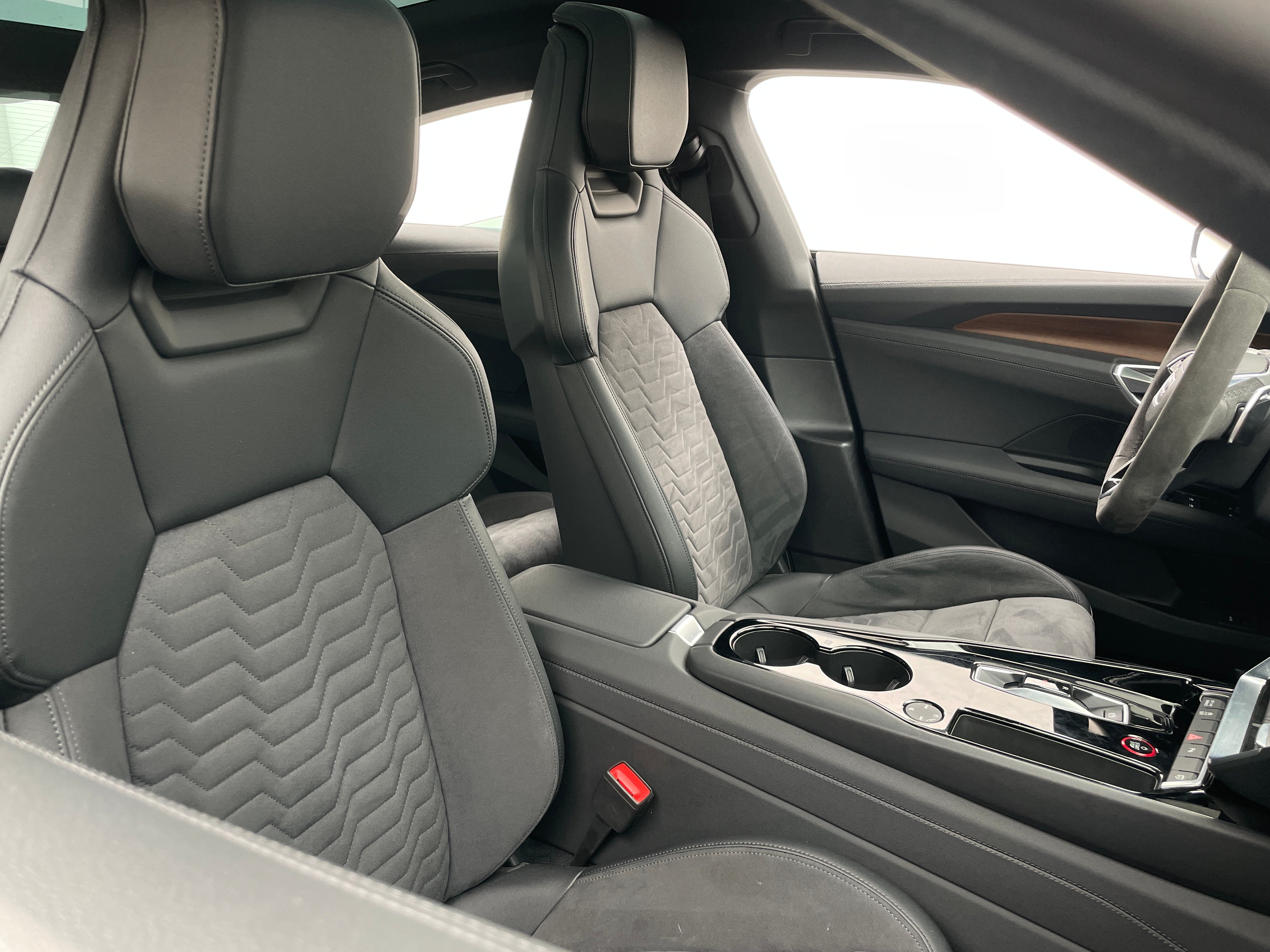 Used 2022 Audi e-tron GT Premium Plus with VIN WAUFJBFW2N7006327 for sale in Oak Creek, WI