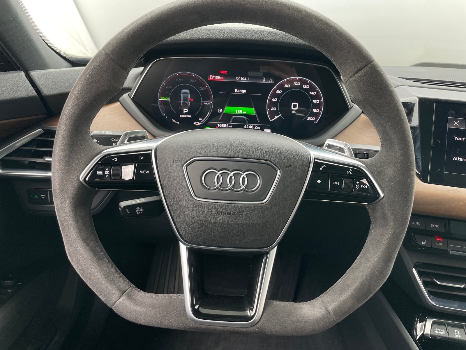 Thumbnail: 2022 Audi e-tron GT - 4