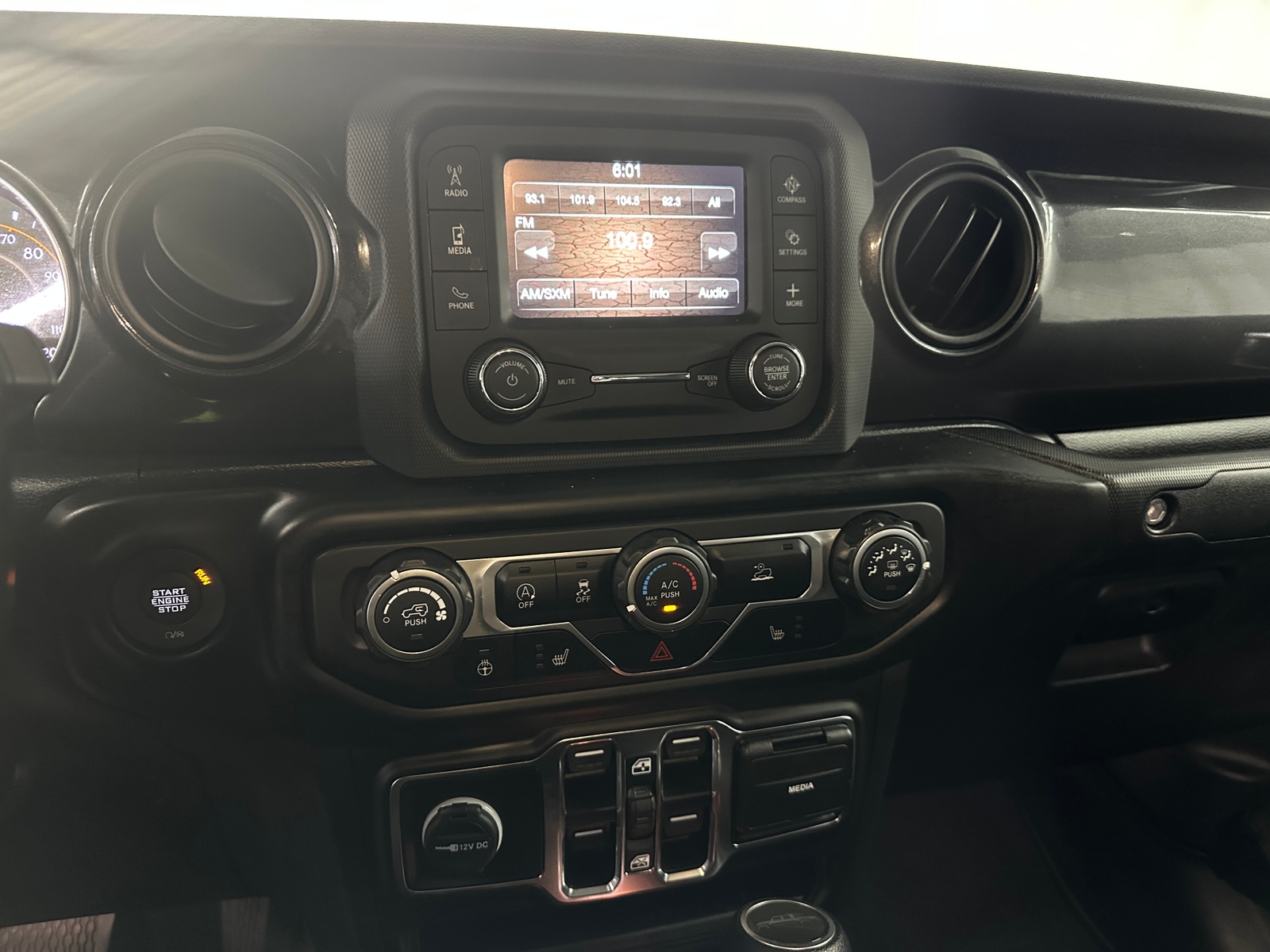 Thumbnail: 2020 Jeep Gladiator - 4