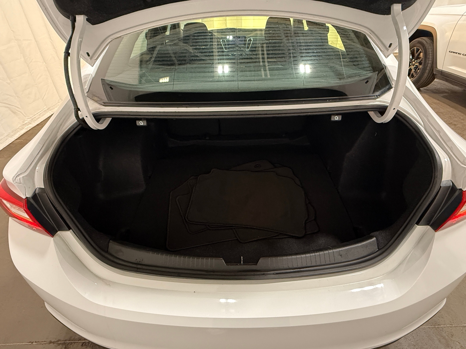 Thumbnail: 2019 Chevrolet Malibu - 7