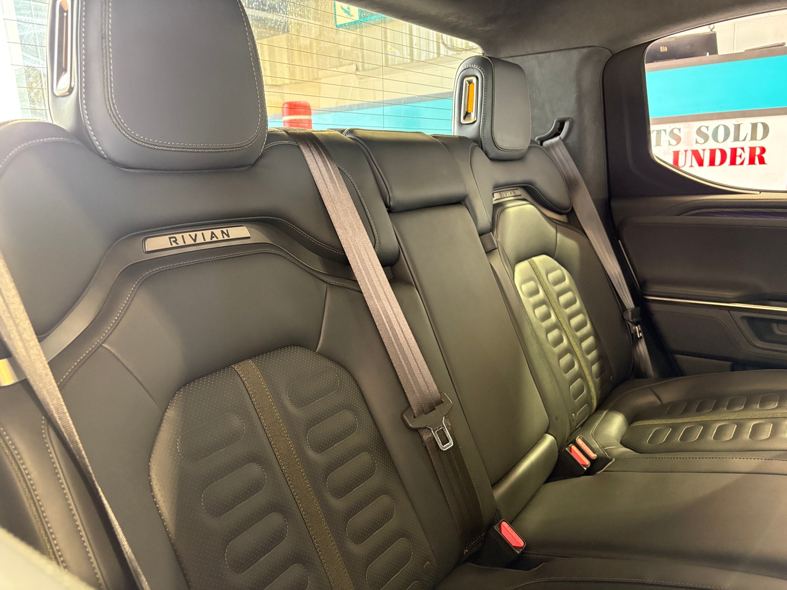 Thumbnail: 2025 Rivian R1T - 5