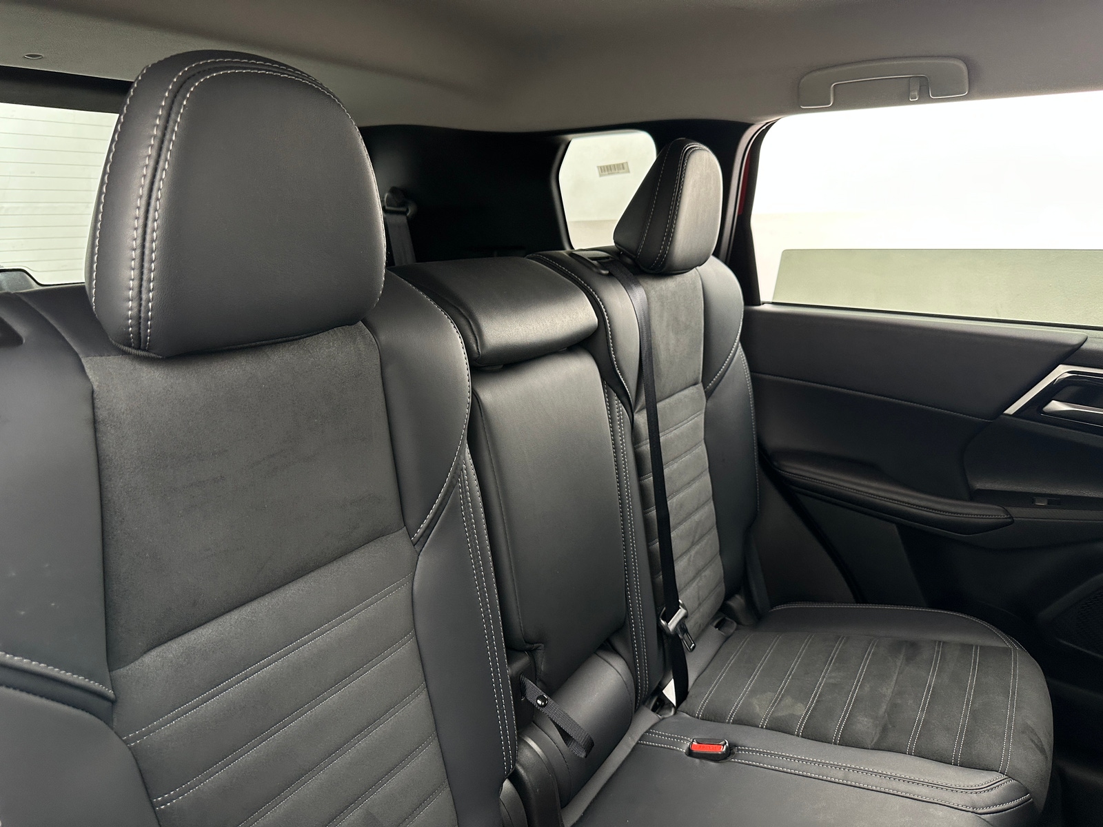 Thumbnail: 2024 Mitsubishi Outlander - 5