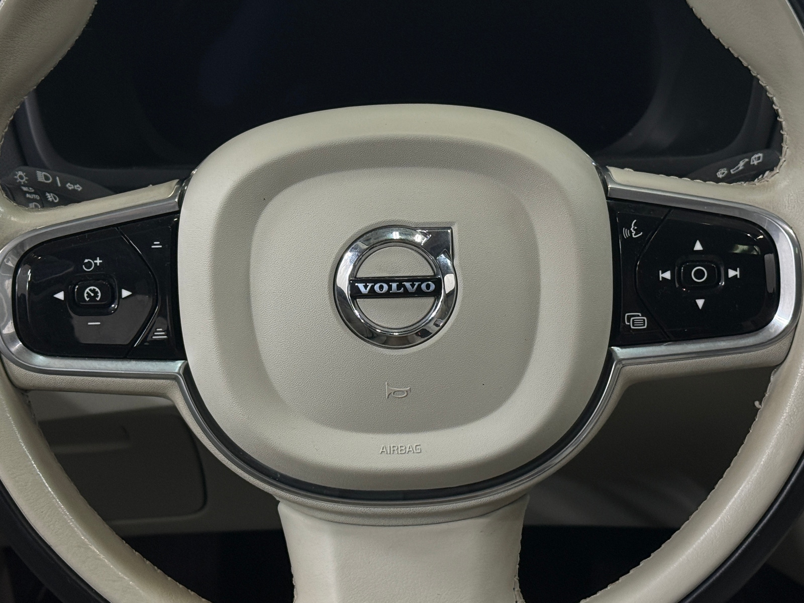 Thumbnail: 2023 Volvo XC90 - 4