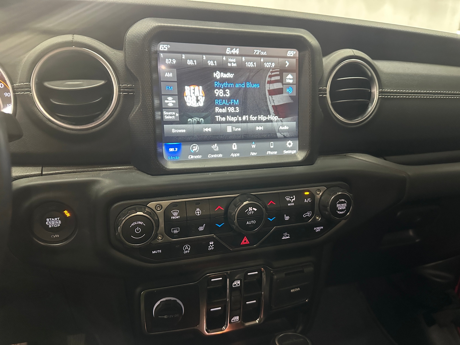 Thumbnail: 2021 Jeep Gladiator - 3