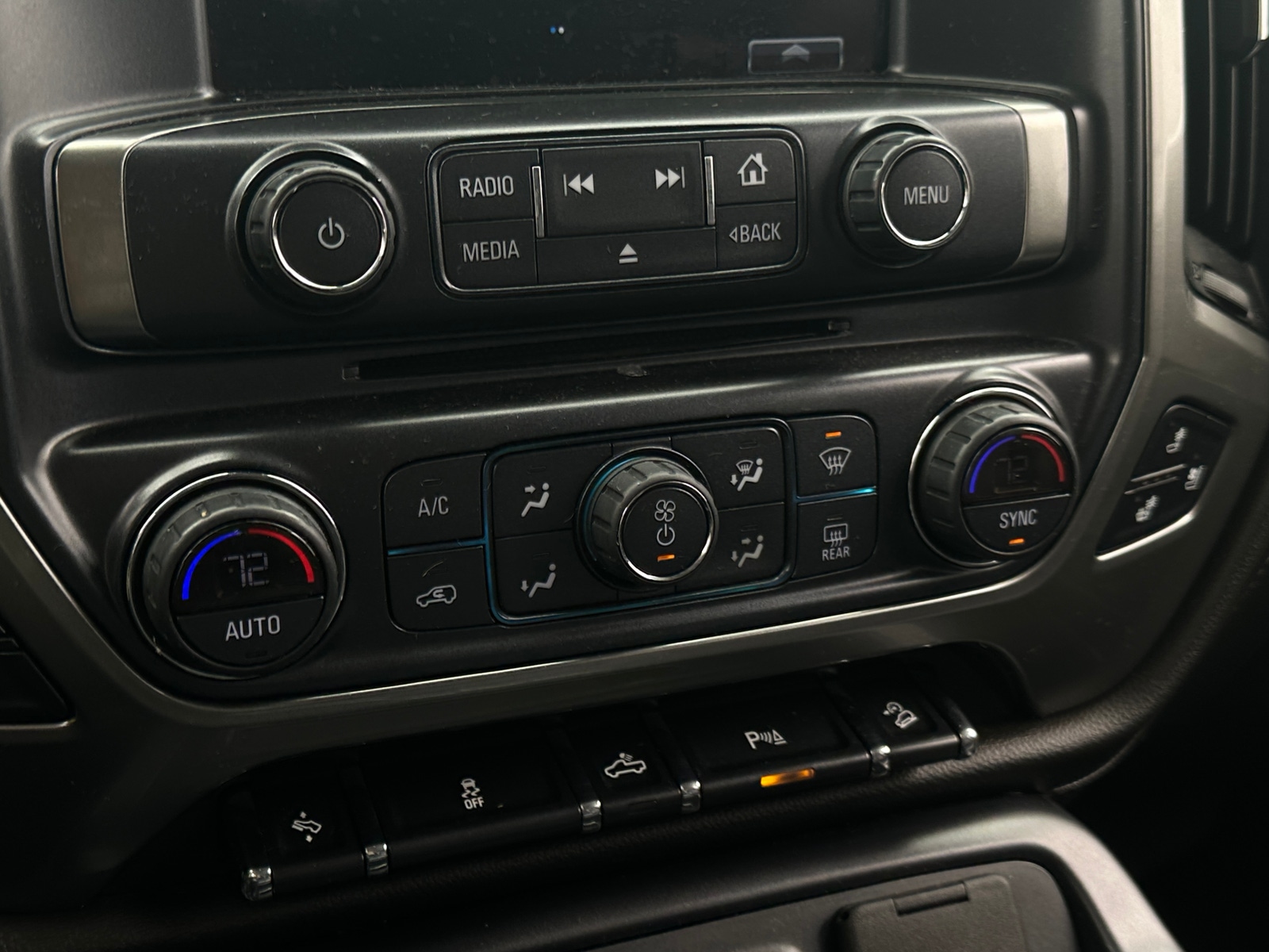 Thumbnail: 2018 Chevrolet Silverado 1500 - 3